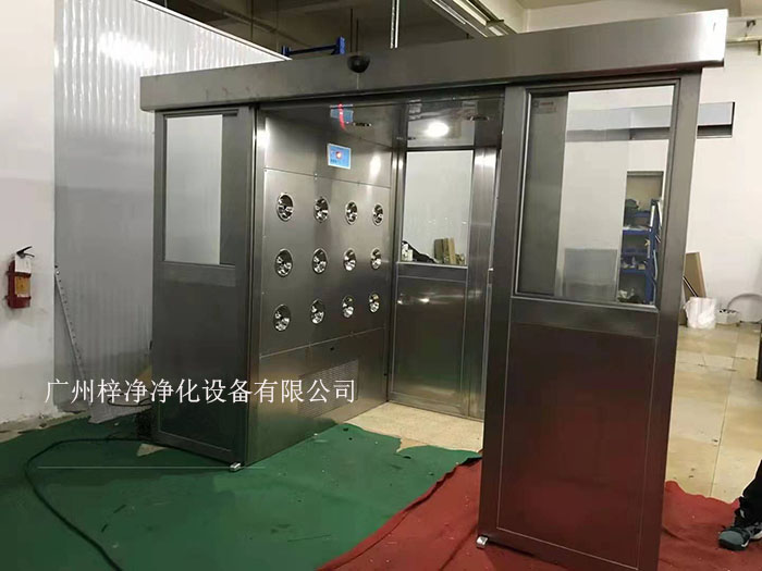 貨淋室是人員和貨物進(jìn)入潔凈室所必需的通道，它可以減少貨物進(jìn)出潔凈室所帶來的污染問題。